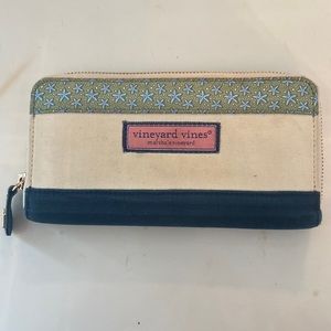 Vineyard Vines zip wallet